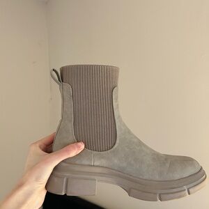 Women’s Taupe Pull-On Chelsea Boot